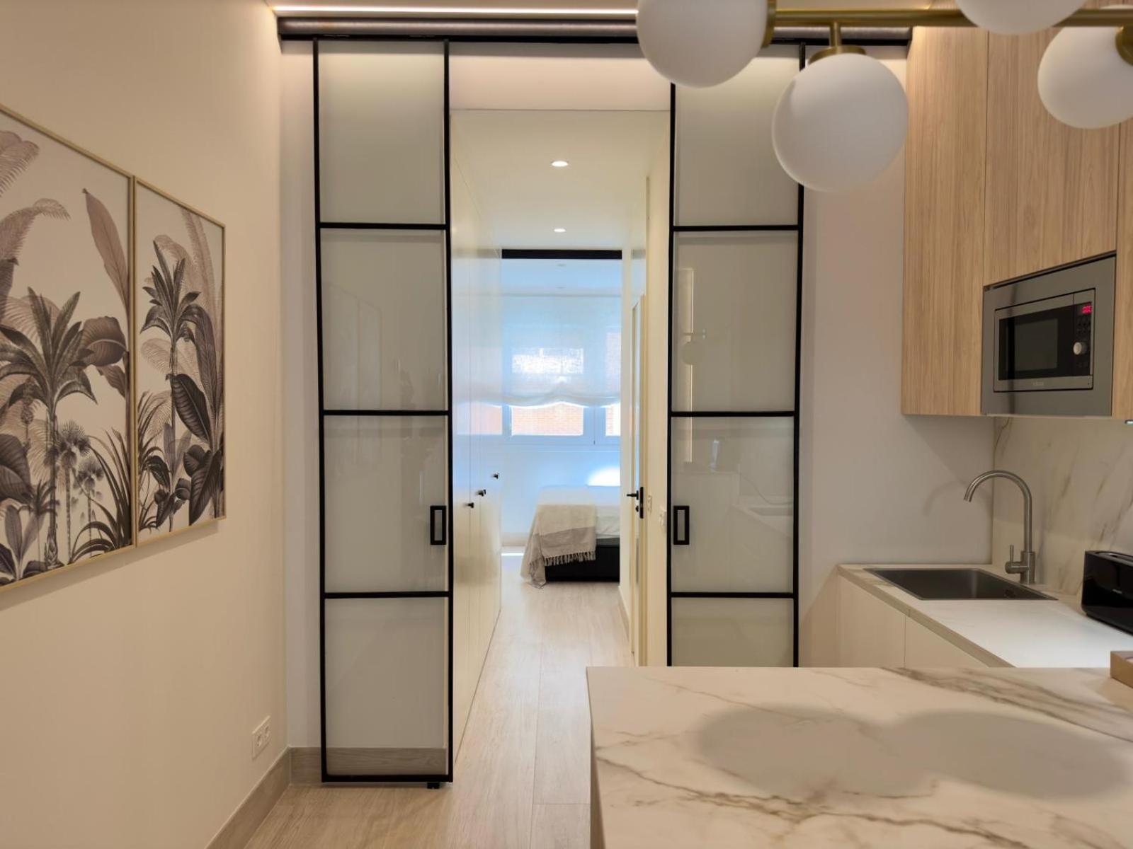 Apartamentos Orilla Del Bernabeu Madrid Bagian luar foto