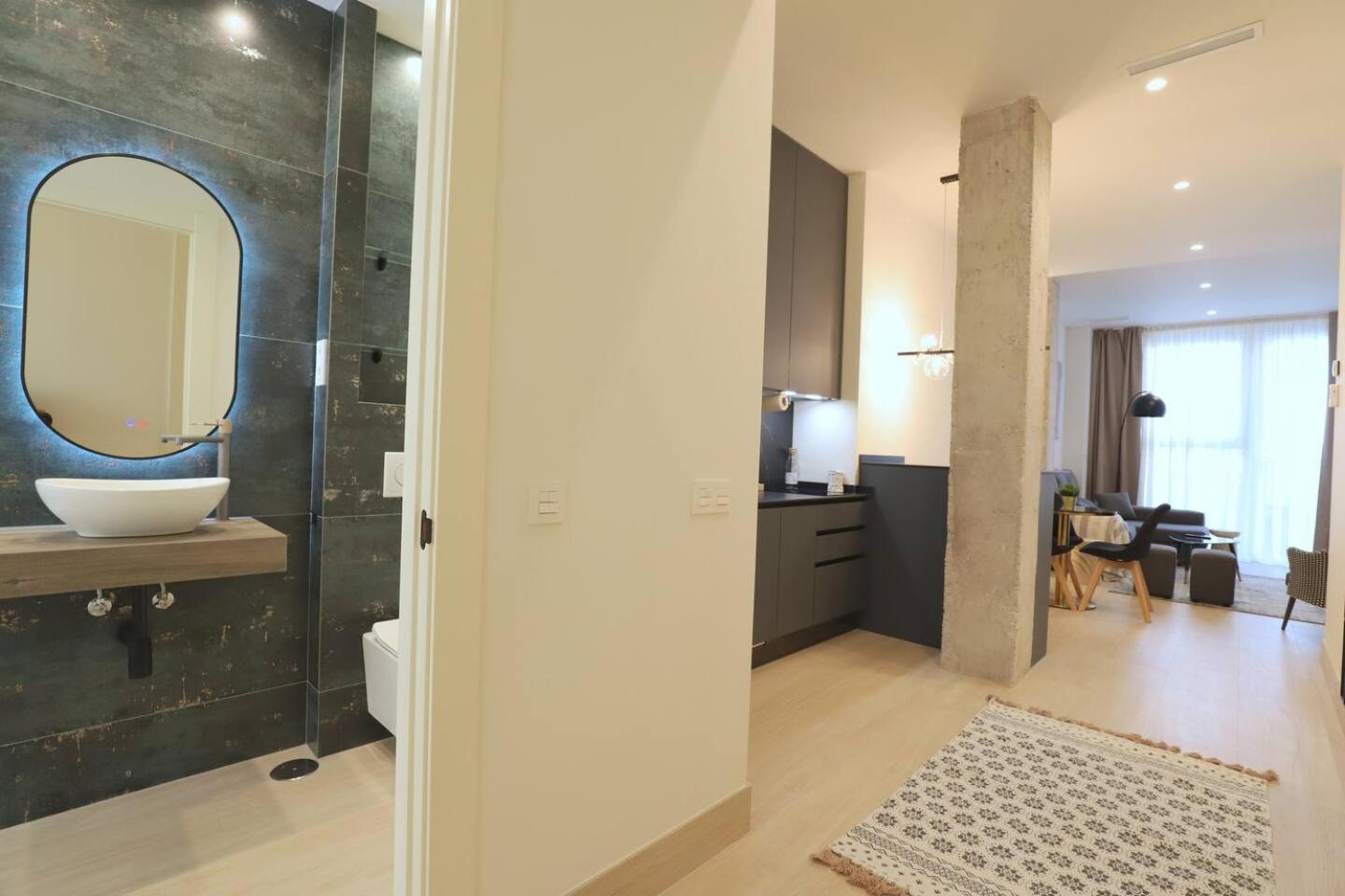 Apartamentos Orilla Del Bernabeu Madrid Bagian luar foto