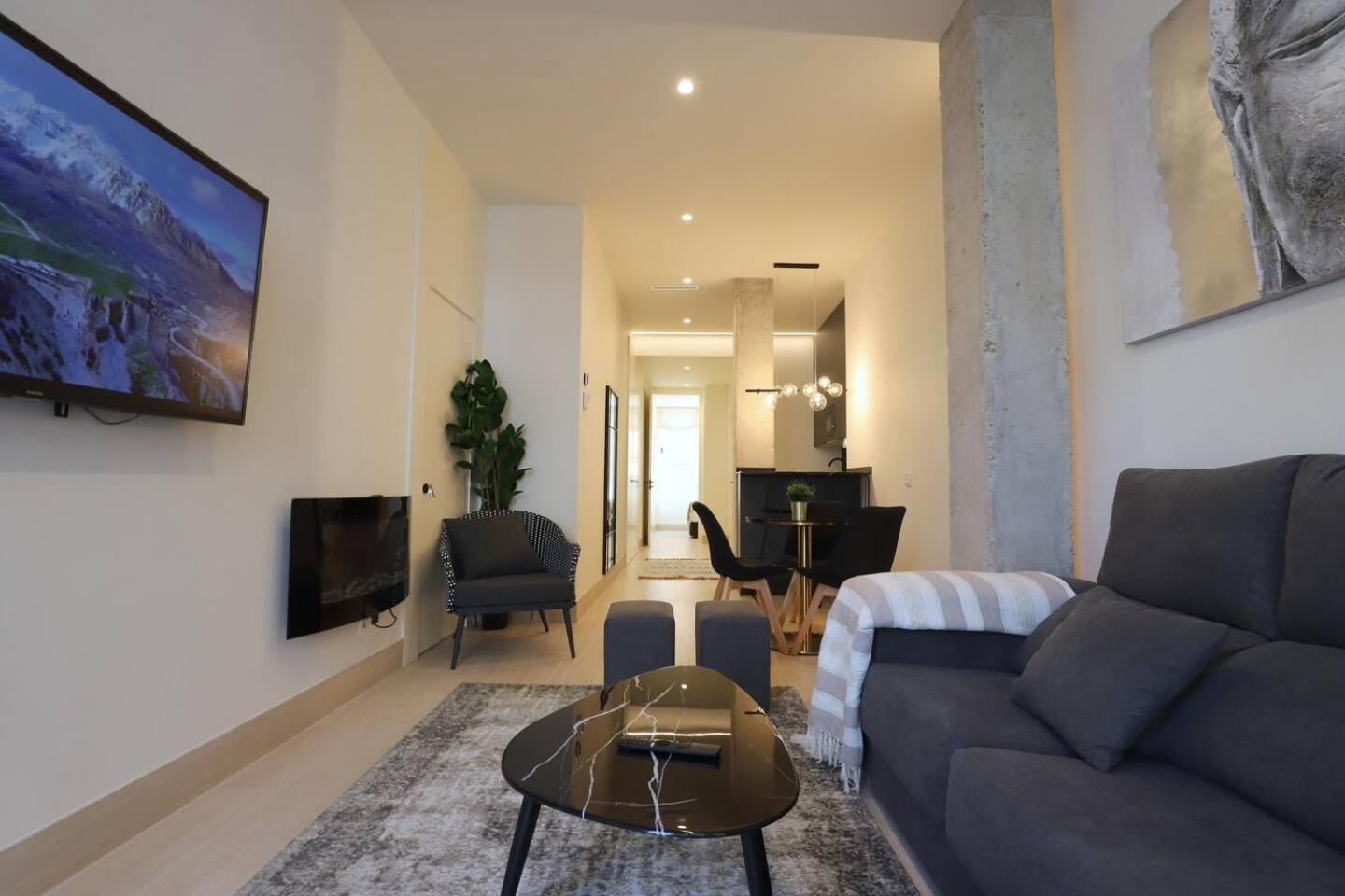 Apartamentos Orilla Del Bernabeu Madrid Bagian luar foto