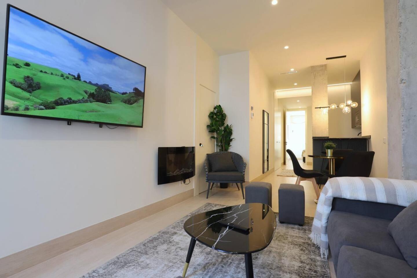 Apartamentos Orilla Del Bernabeu Madrid Bagian luar foto