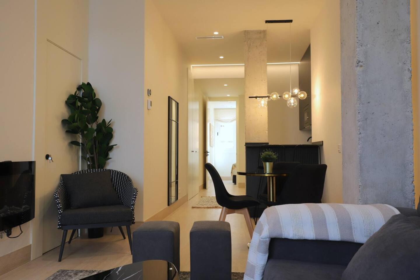 Apartamentos Orilla Del Bernabeu Madrid Bagian luar foto