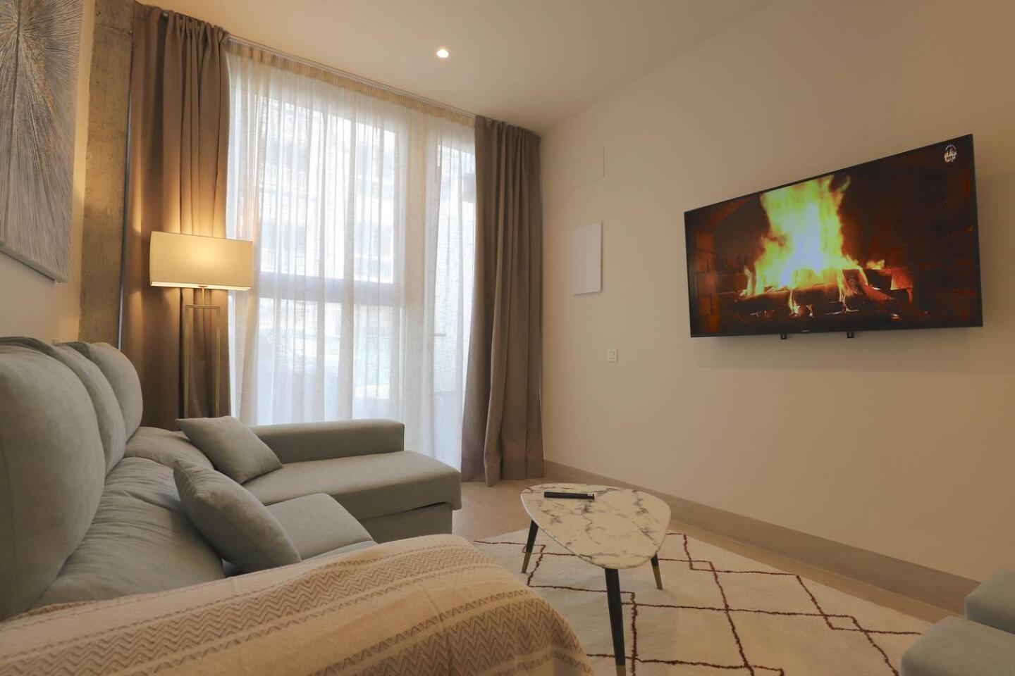 Apartamentos Orilla Del Bernabeu Madrid Bagian luar foto
