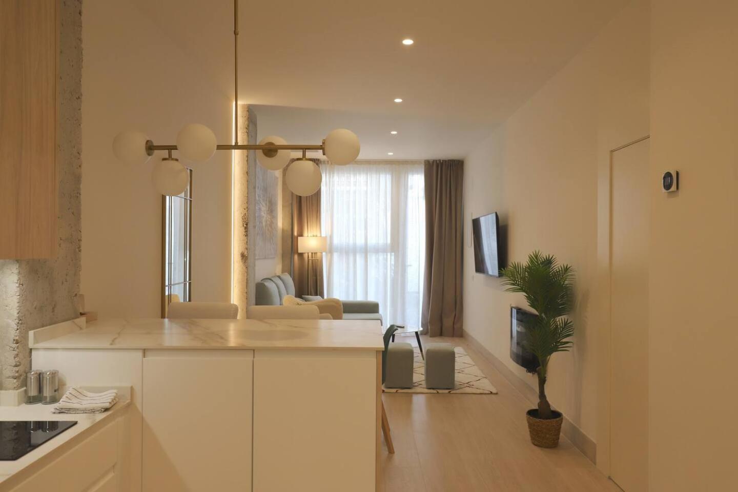 Apartamentos Orilla Del Bernabeu Madrid Bagian luar foto