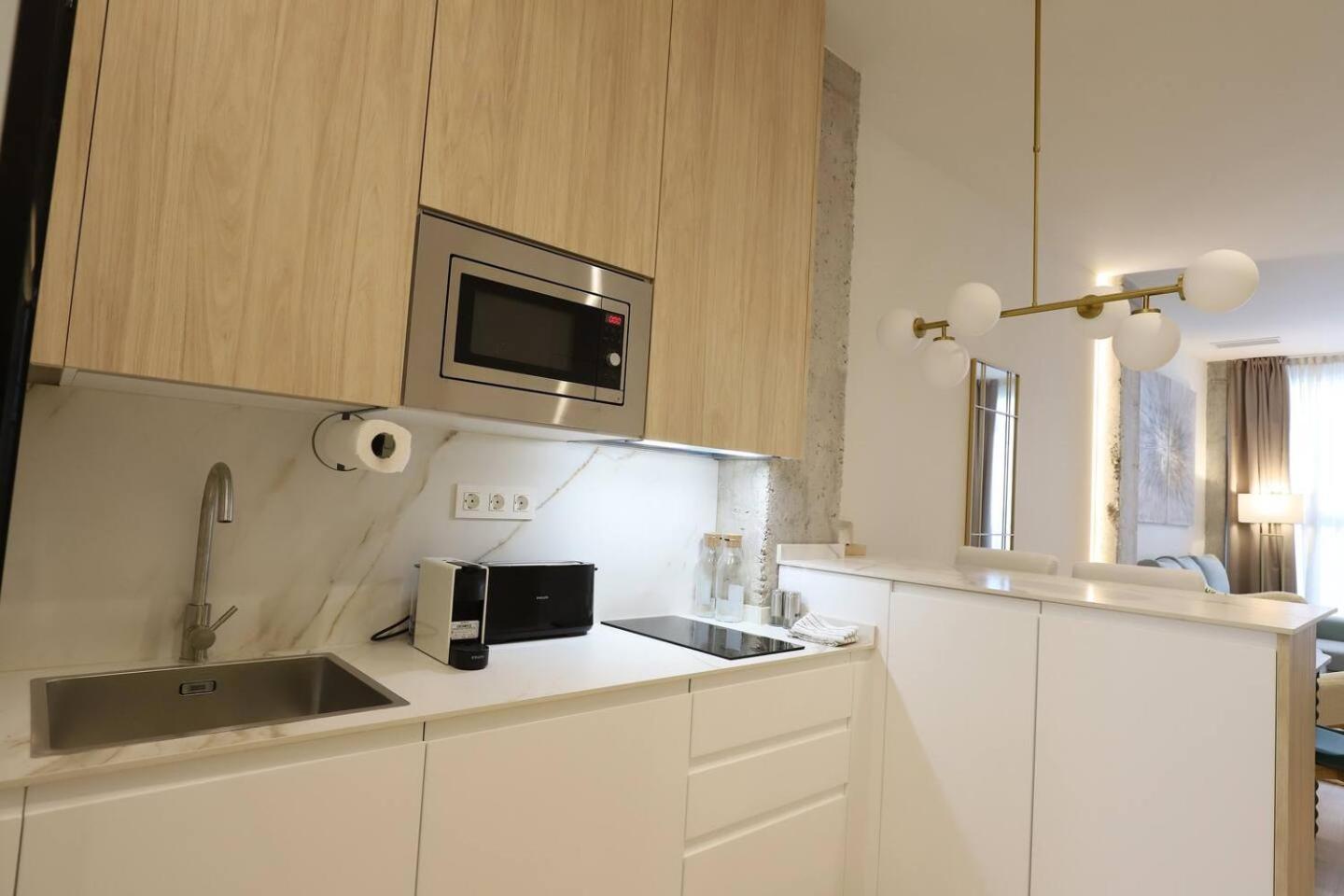 Apartamentos Orilla Del Bernabeu Madrid Bagian luar foto