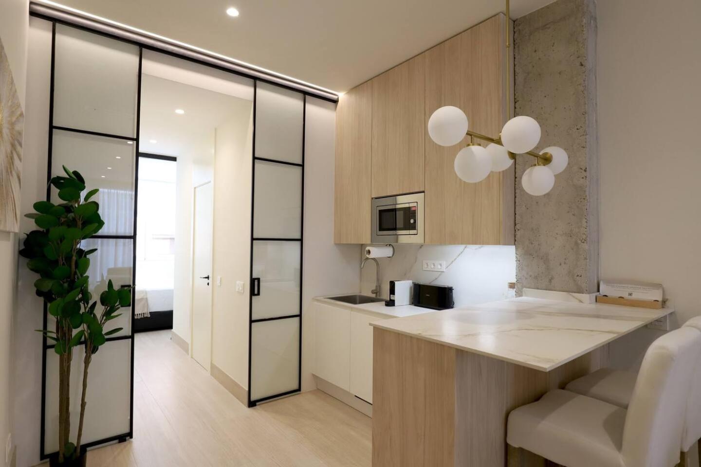 Apartamentos Orilla Del Bernabeu Madrid Bagian luar foto