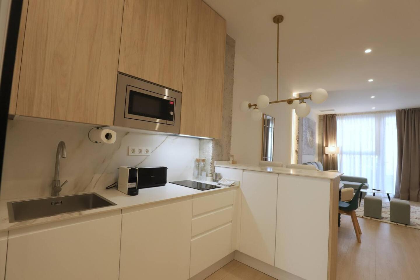 Apartamentos Orilla Del Bernabeu Madrid Bagian luar foto