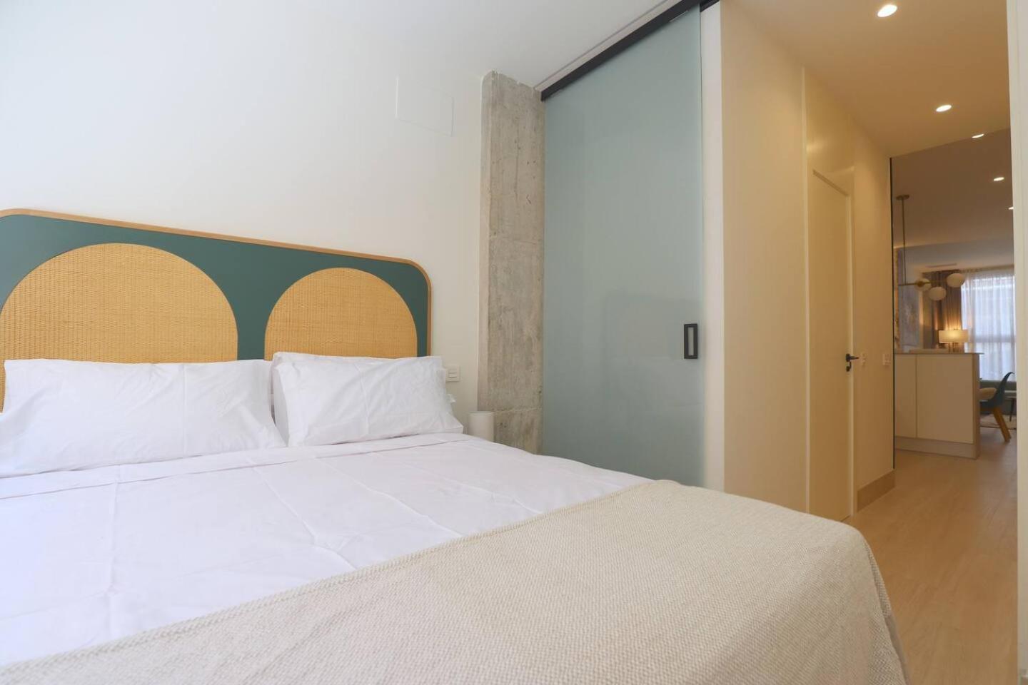 Apartamentos Orilla Del Bernabeu Madrid Bagian luar foto