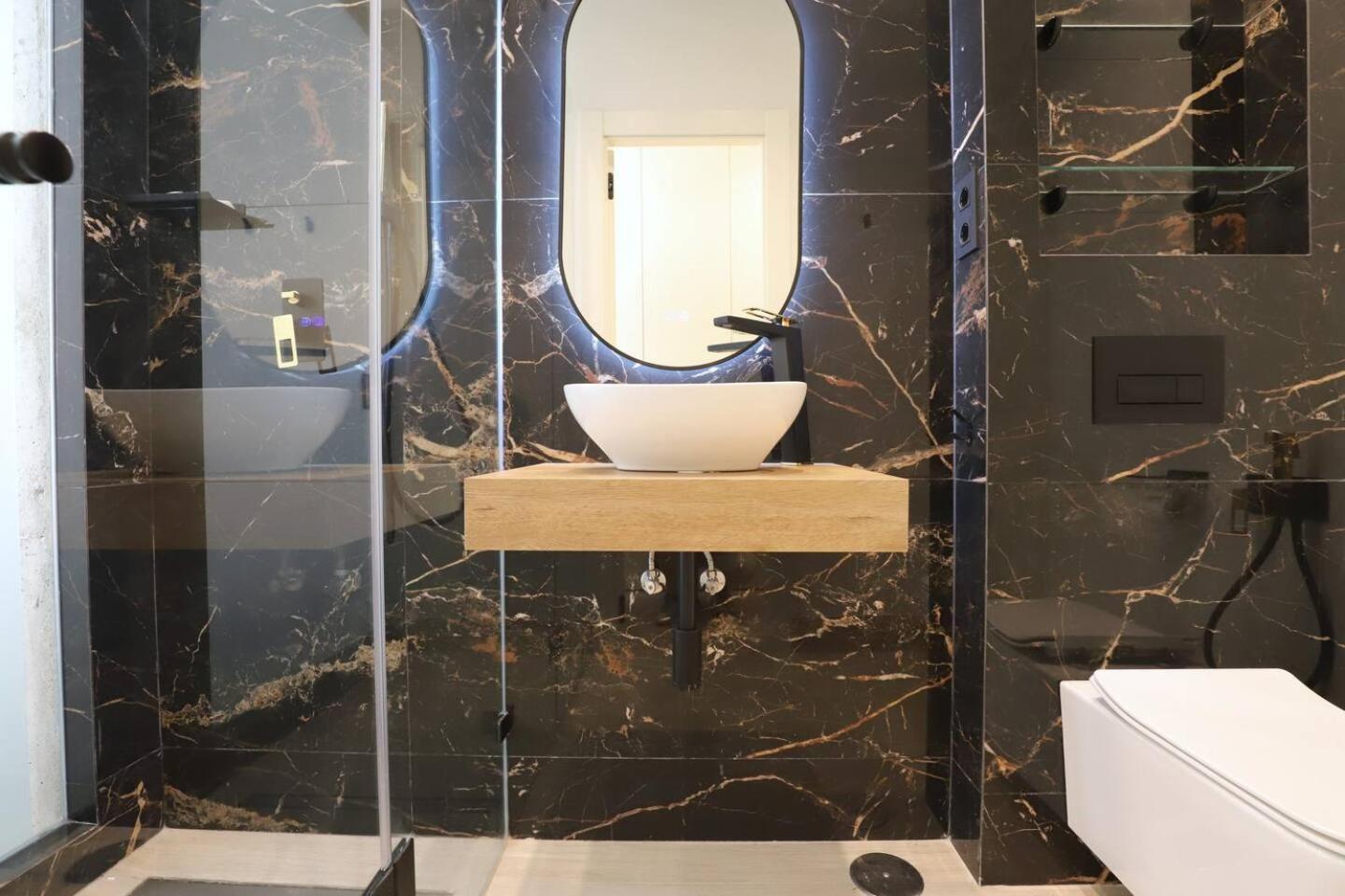 Apartamentos Orilla Del Bernabeu Madrid Bagian luar foto