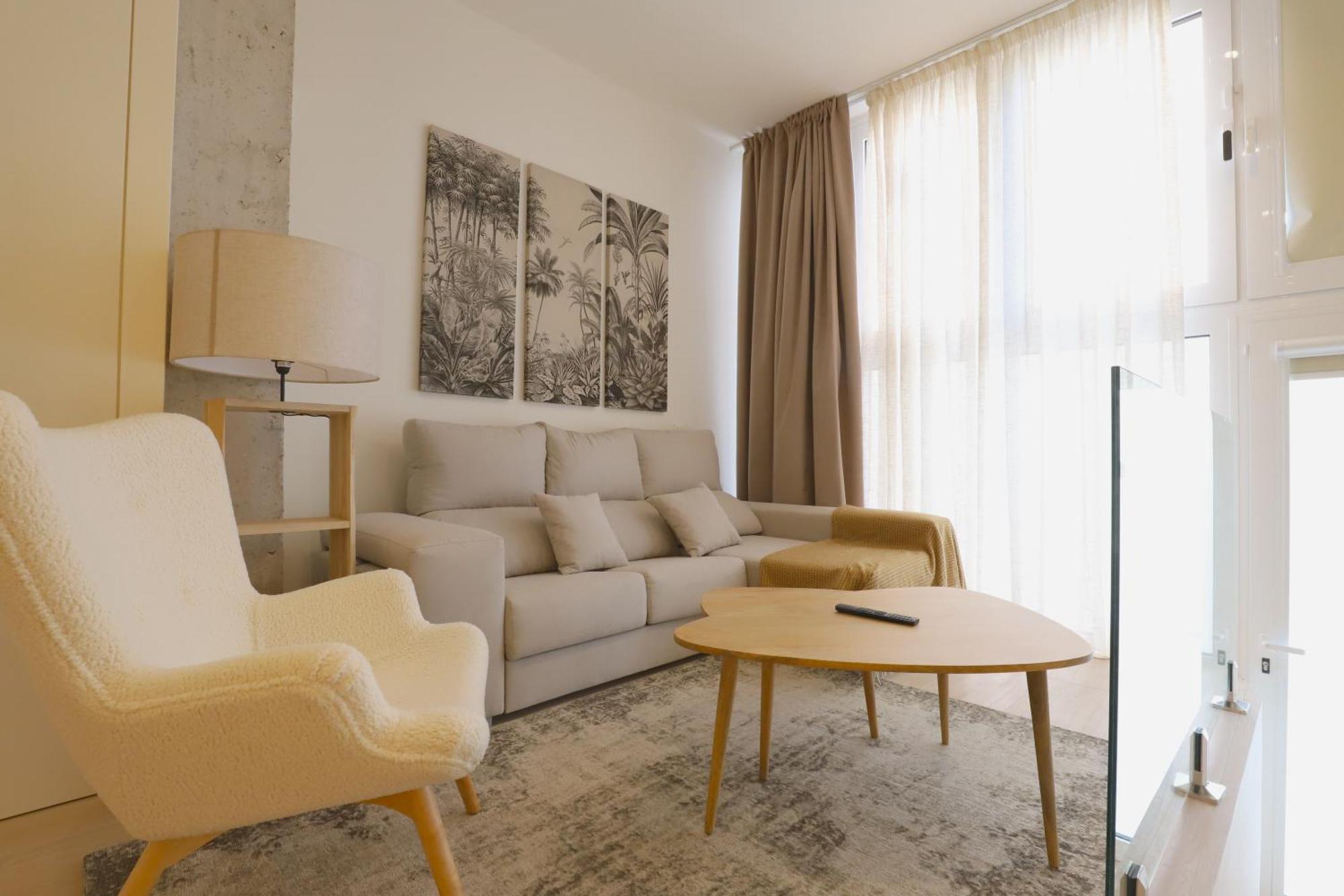 Apartamentos Orilla Del Bernabeu Madrid Bagian luar foto
