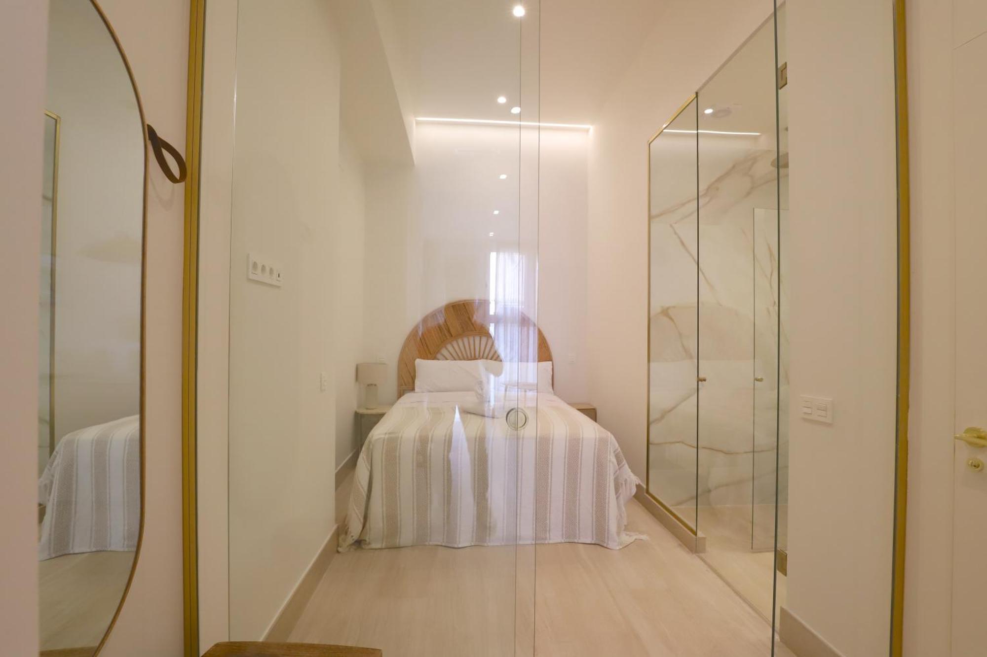 Apartamentos Orilla Del Bernabeu Madrid Bagian luar foto