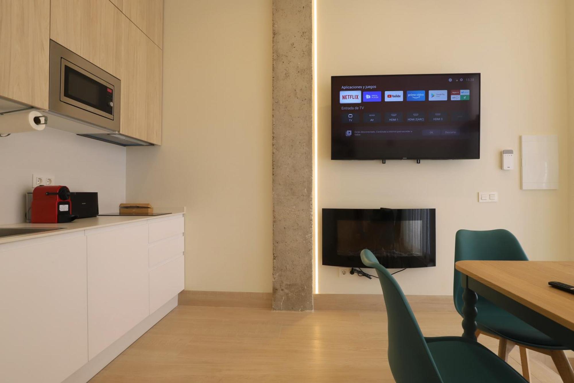 Apartamentos Orilla Del Bernabeu Madrid Bagian luar foto
