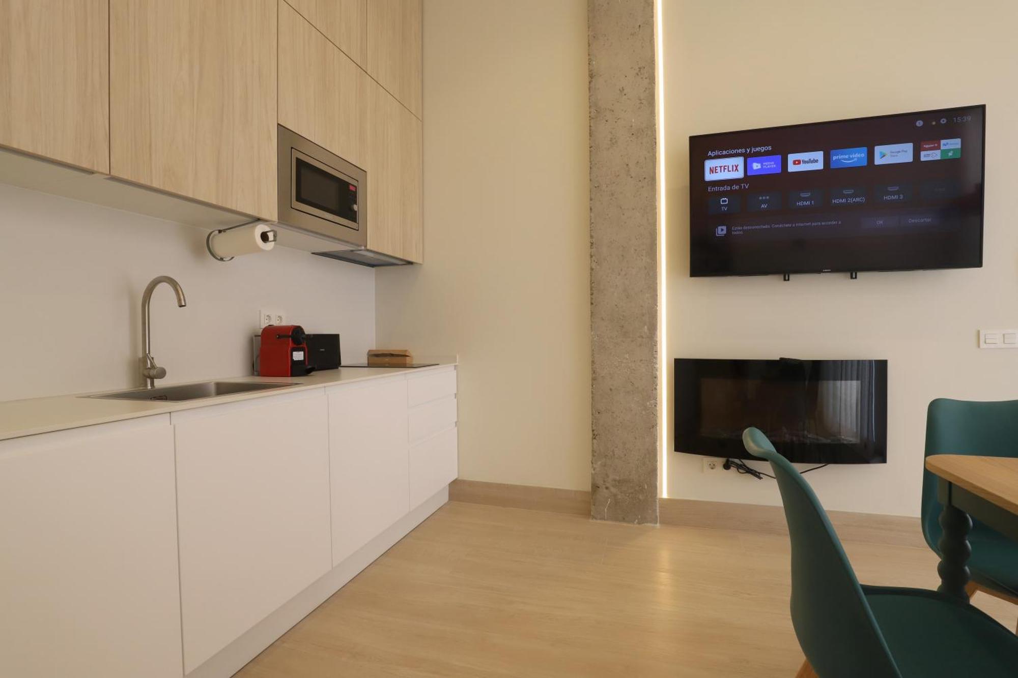 Apartamentos Orilla Del Bernabeu Madrid Bagian luar foto