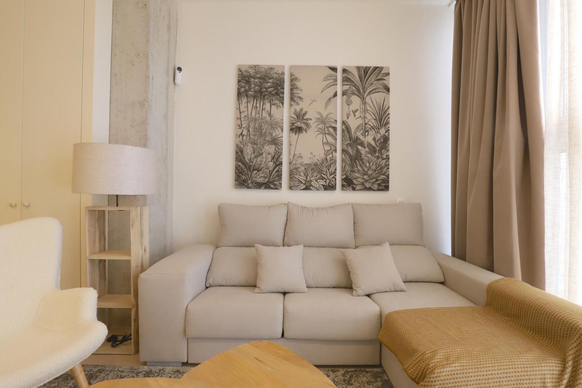 Apartamentos Orilla Del Bernabeu Madrid Bagian luar foto
