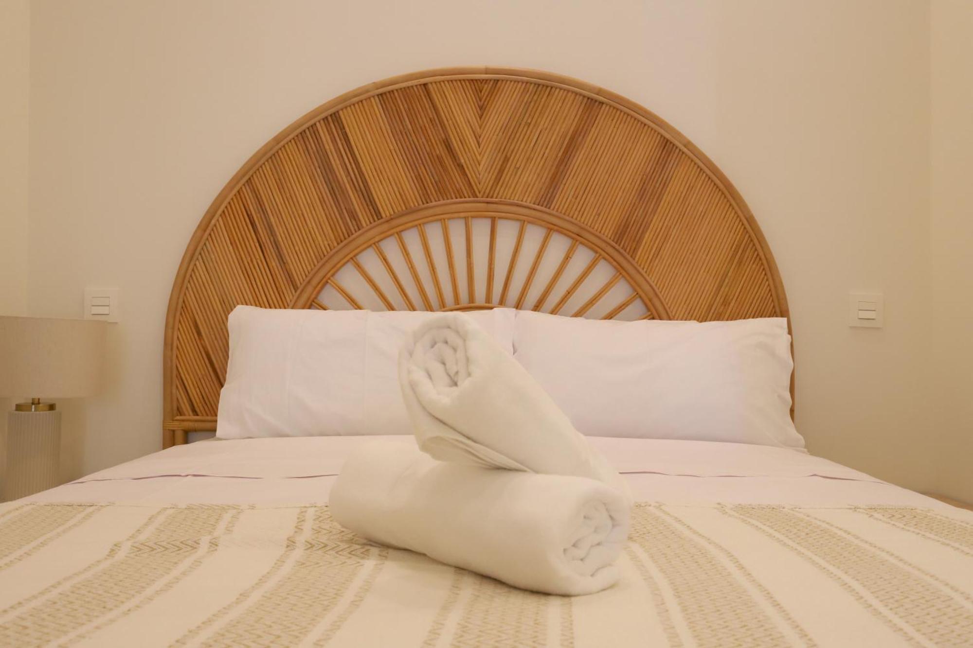 Apartamentos Orilla Del Bernabeu Madrid Bagian luar foto