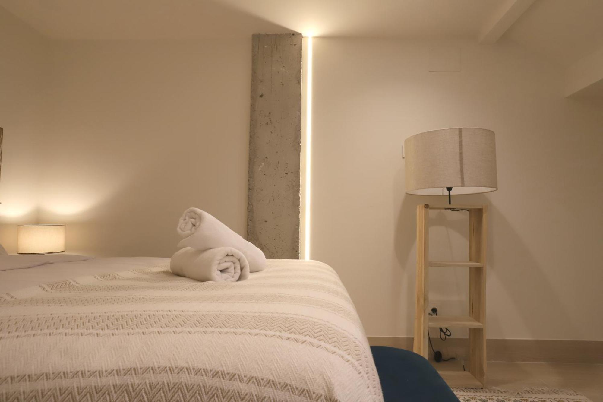 Apartamentos Orilla Del Bernabeu Madrid Bagian luar foto