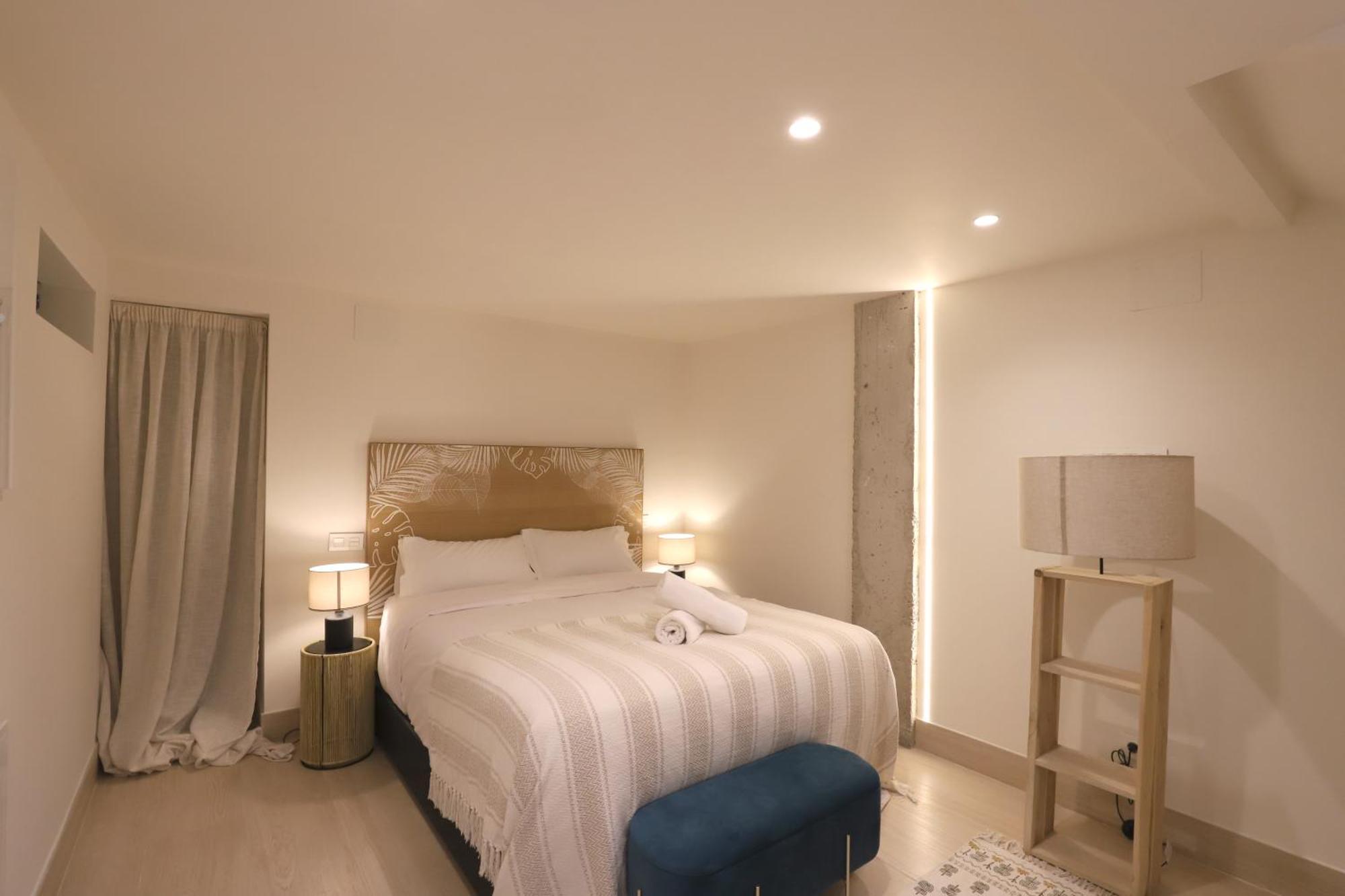 Apartamentos Orilla Del Bernabeu Madrid Bagian luar foto